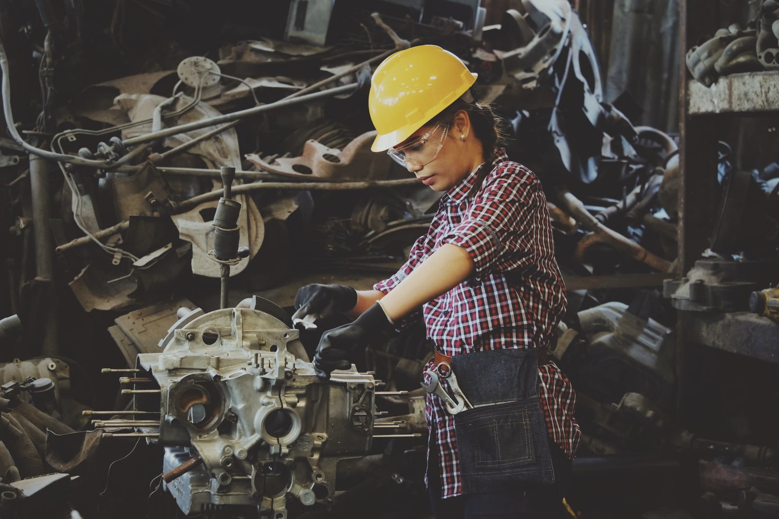 Mining loaders and haul trucks operating in cold open-pit conditions